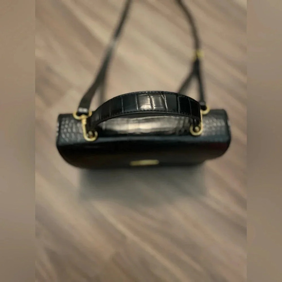 Black Faux black leather (crocodile style) with gold hardware crossbody purse - Picture 7 of 13